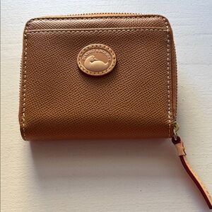 Dooney & Bourke Zip‑Around Leather Wallet – Excellent Condition